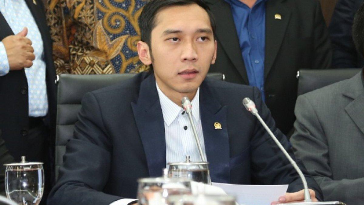 Potret Ibas Yudhoyono saat bekerja, tampan dan berkharisma