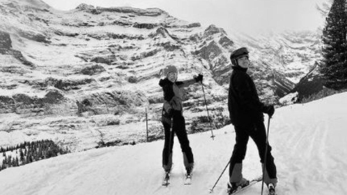 Potret Kaesang Pangarep dan Erina Gudono liburan dengan bermain ski