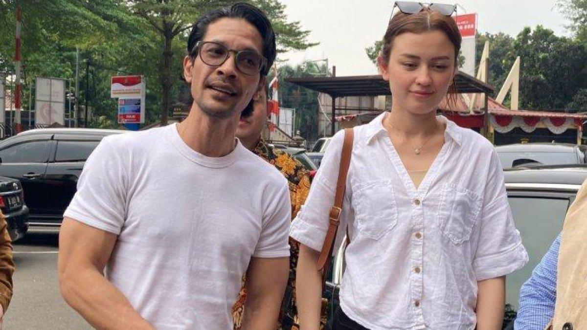 KIMBERLY EDWARD DAMAI - Potret Kimberly dan Edward saat mengunjungi Polres Metro Jaya pada Jumat (11/7/2025)(Kompas.com/Revi C Rantung). Ini poin-poin kesepakatan antara Kimberly dan Edward Akbar.