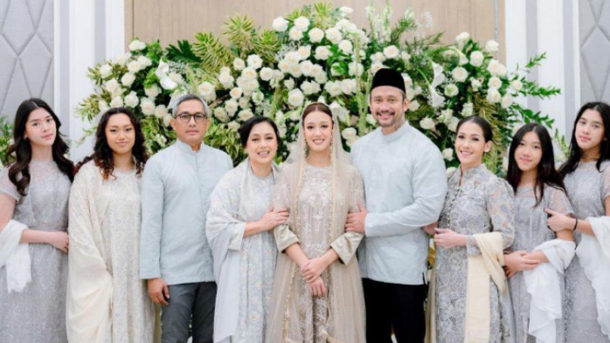 Potret Mieke Amalia dan Anggraini Kadiman di momen pengajian Nabila Sudiro