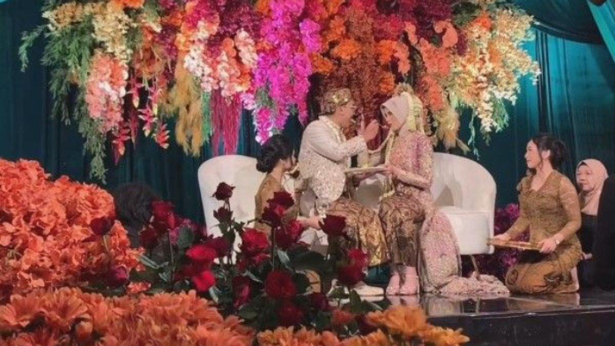 Potret Resepsi Pernikahan Anak Cak Lontong