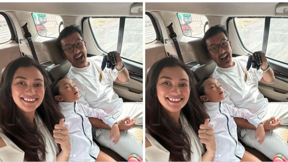 Potret Salma ketiduran di mobil