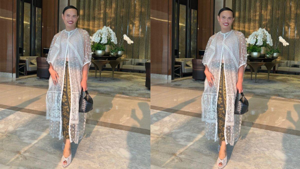 Potret Wanda Hara saat hadir di acara 7 bulanan atau mitoni kehamilan kedua Aurel Hermansyah pada 10 September 2023 lalu.