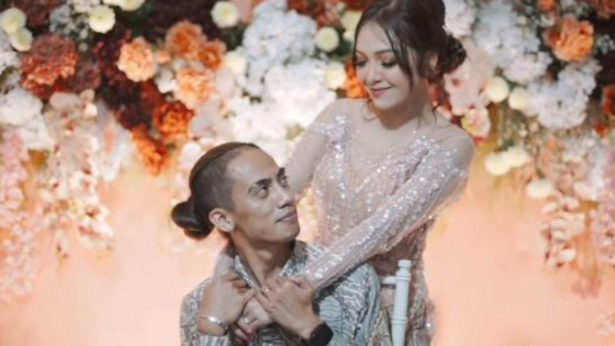 Potret acara lamaran Putri Kristya dan Bayu Oyonk