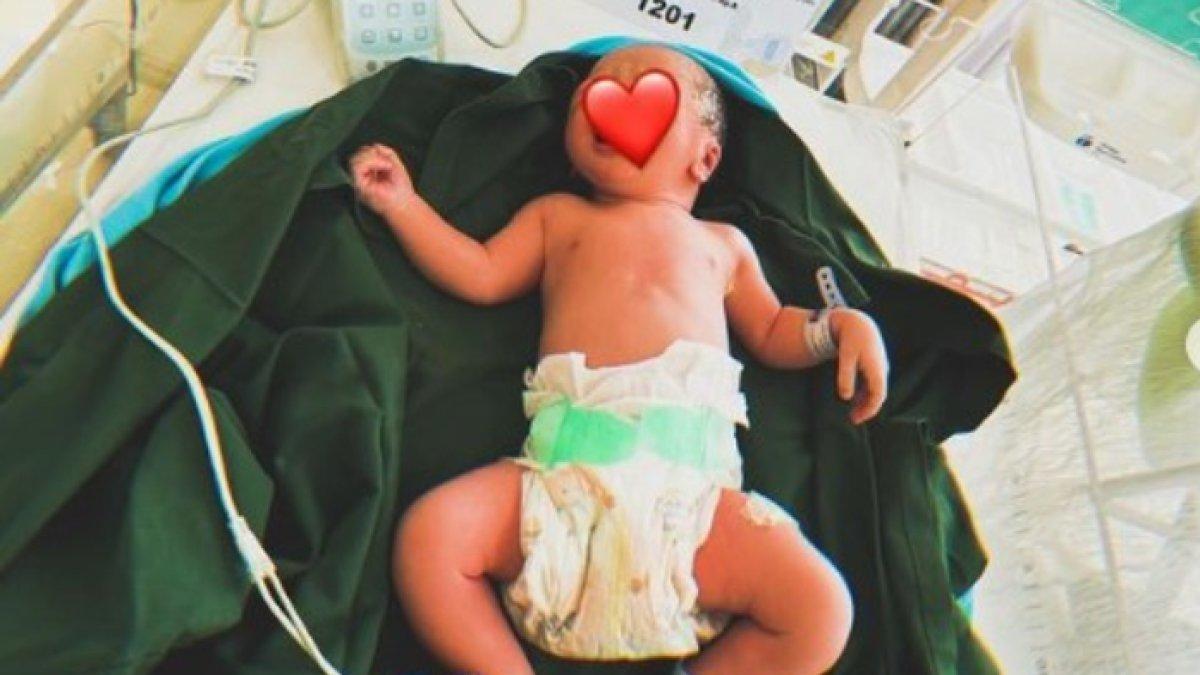 Potret anak pertama Jonathan Christie dan Shanju