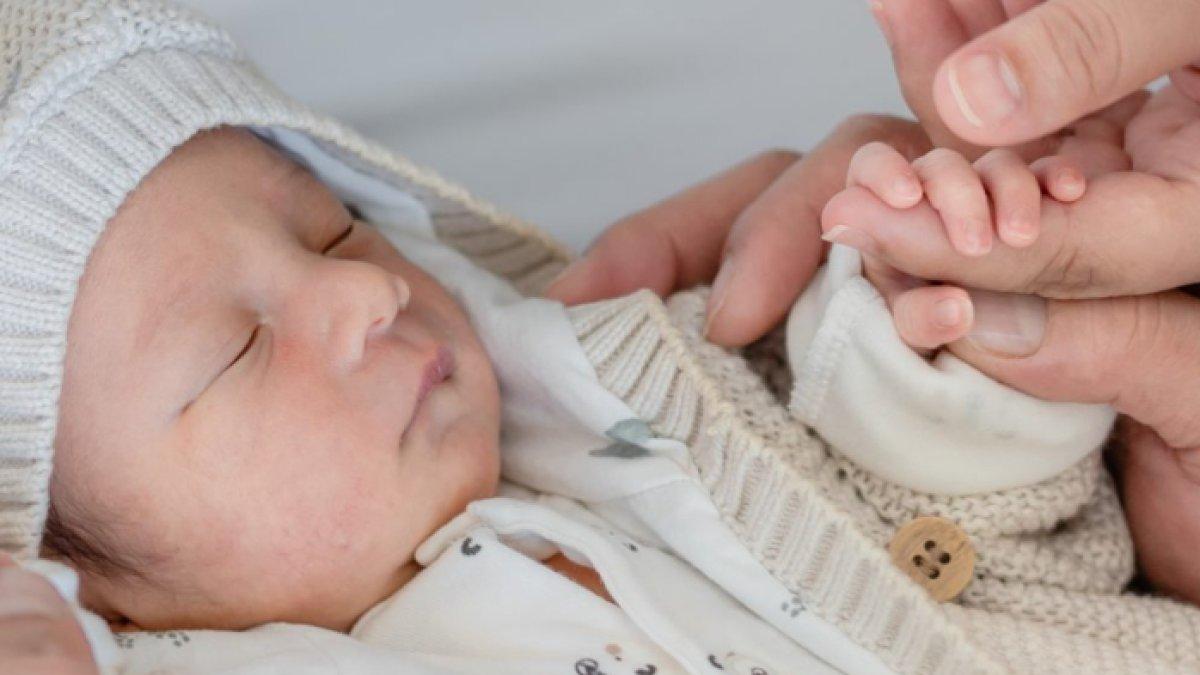Potret gemas baby Agham saat tertidur.