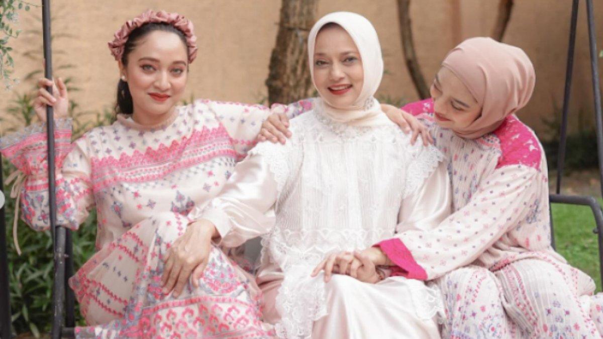 Potret kedekatan Marissa Haque dan anak-anak