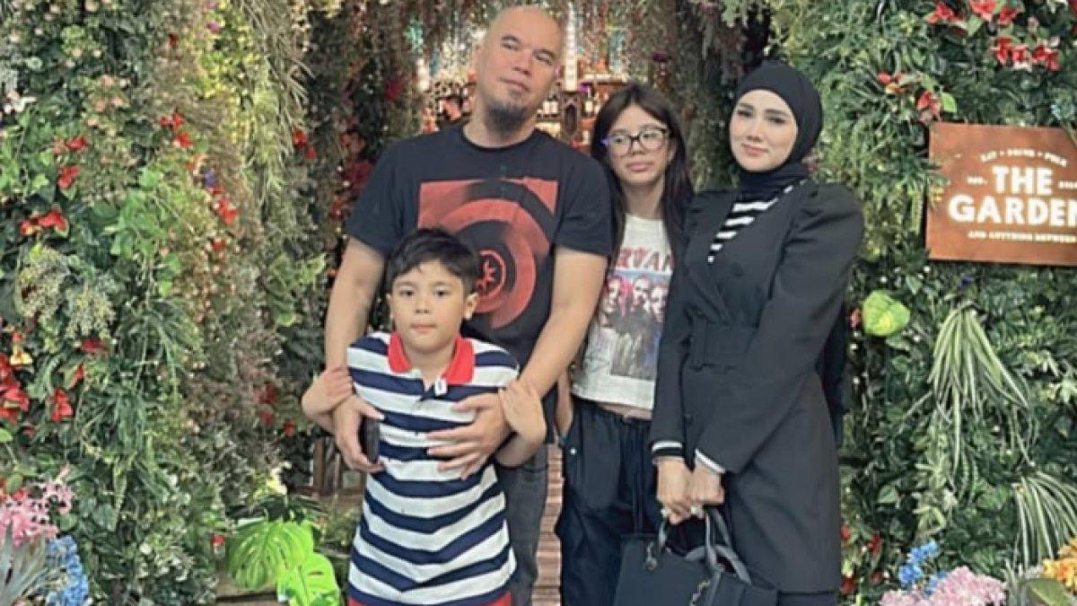 KONDISI ANAK DHANI - Kondisi putri Ahmad Dhani dan Mulan Jameela disebut murung dan malas keluar rumah imbas dihujat.