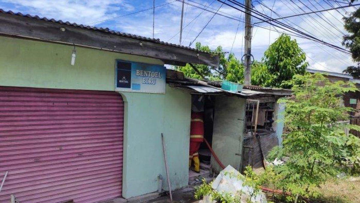 Potret warung makan padang milik warga Cilacap yang terbakar