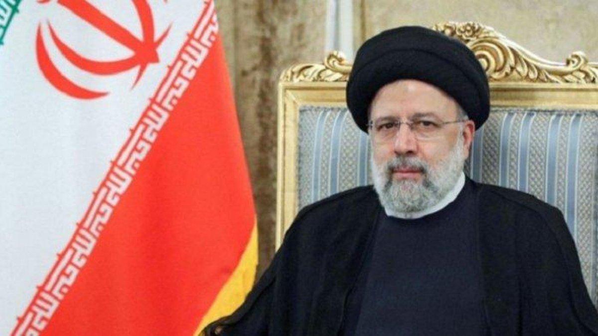 Presiden Iran, Ebrahim Raisi, tewas dalam kecelakaan helikopter.