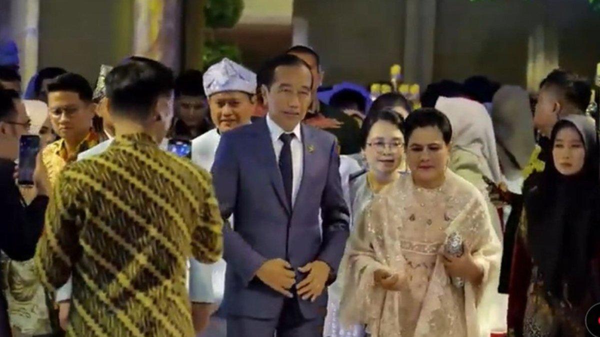 Presiden ke-7 RI, Jokowi juga hadir bersama dengan istri Iriana Joko Widodo.
