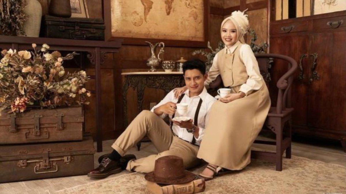 Prewedding Chand Kelvin dan Dea Sahirah memilih tema vintage.