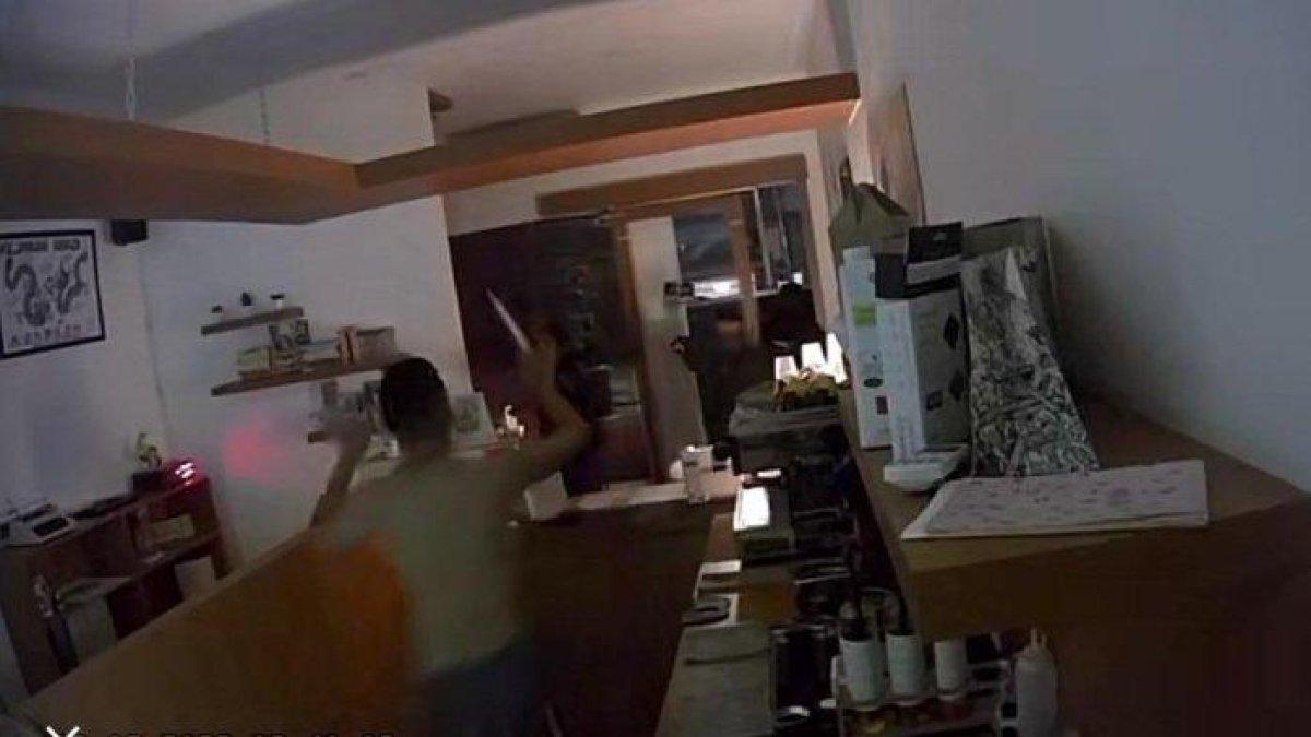 Pria Ini Kaget Bangun Tidur