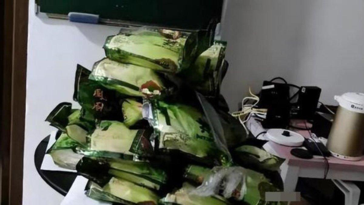 Pria di China temukan 0 kg narkoba di langit-langit rumah yang dia sewa.