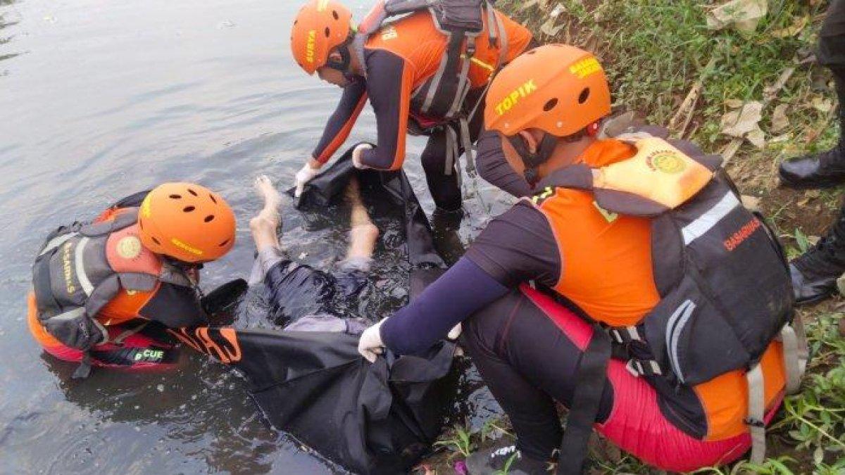 Pria ditemukan mengambang di  kali banjir kanal barat (BKB)