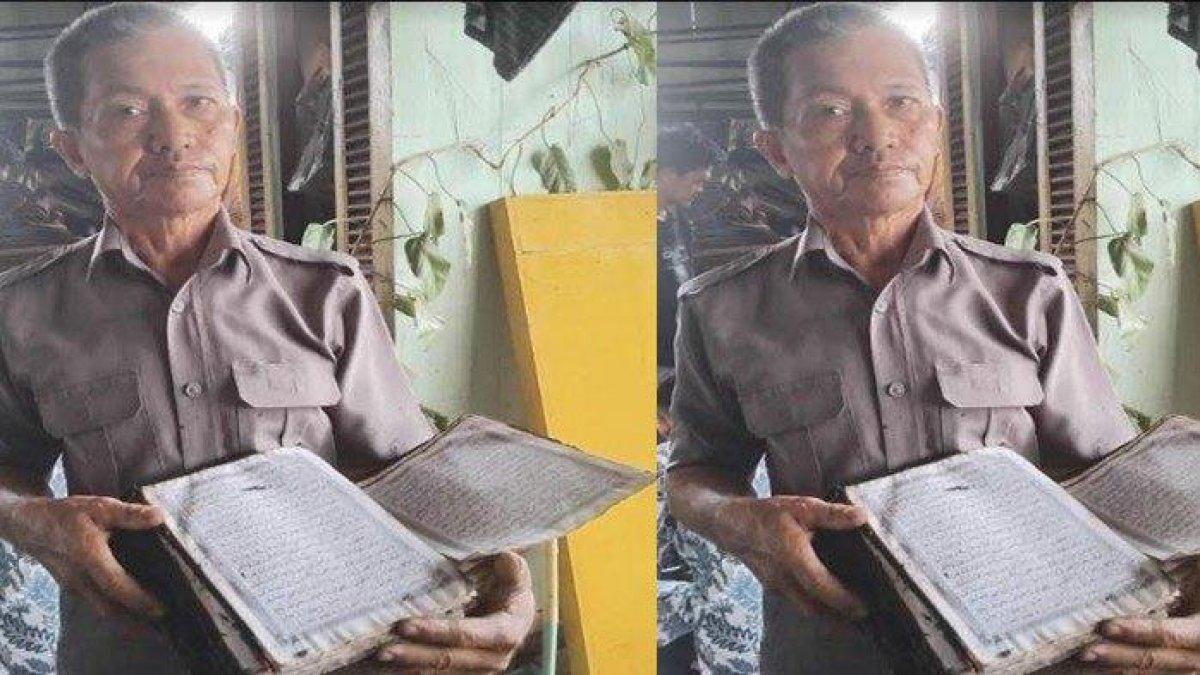 Pria menangis Al Quran masih utuh meski rumahnya kebakaran