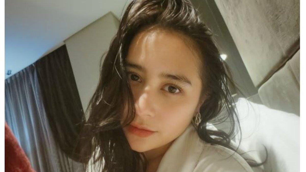 PRILLY LATUCONSINA TANPA MAKE UP - Tak hanya dipuji cantik, beberapa netizen bahkan menyebut bahwa Prilly terlihat terlalu sempurna untuk dianggap sebagai manusia biasa.