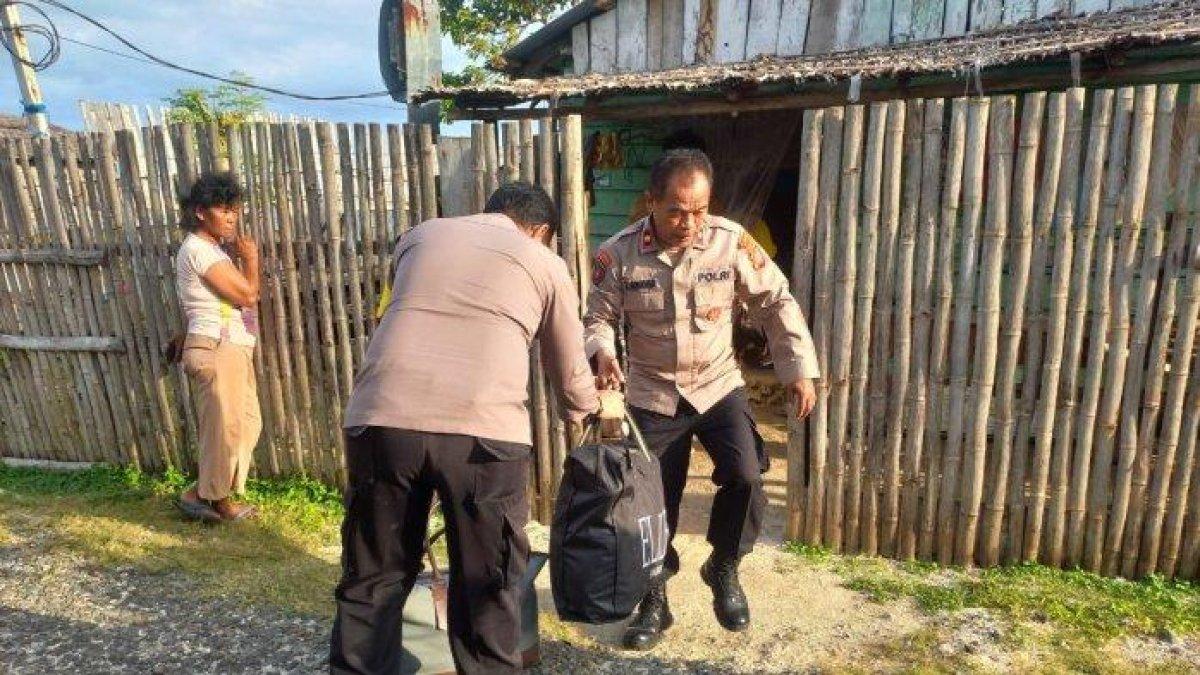 Proses evakuasi pasangan suami istri
