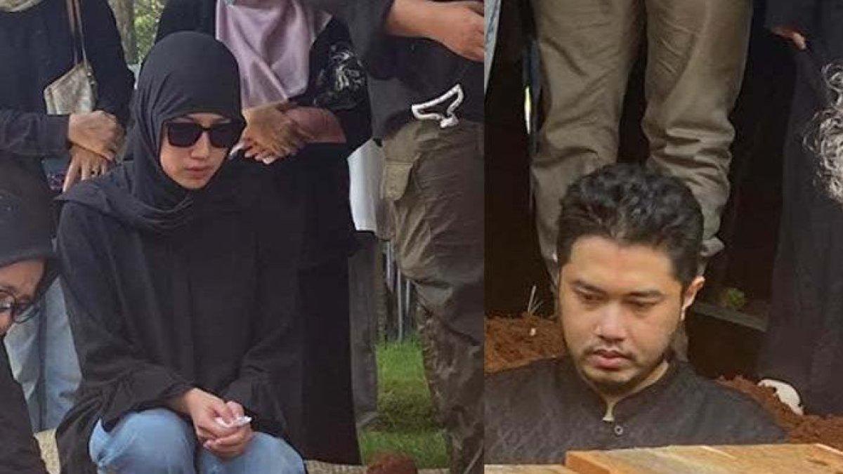 Prosesi pemakaman ibunda Angger Dimas, Tri Rayahu di TPU Jeruk Purut, Jakarta Selatan