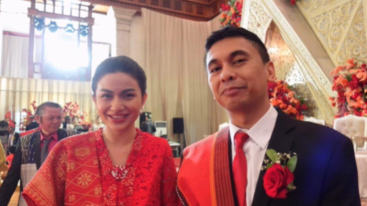 Raditya Dika dan Ariel Tatum berperan sebagai suami istri di film Catatan Harian Menantu Sinting