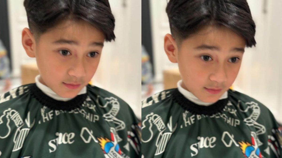 Rafathar menjalani proses potong rambut di rumah.