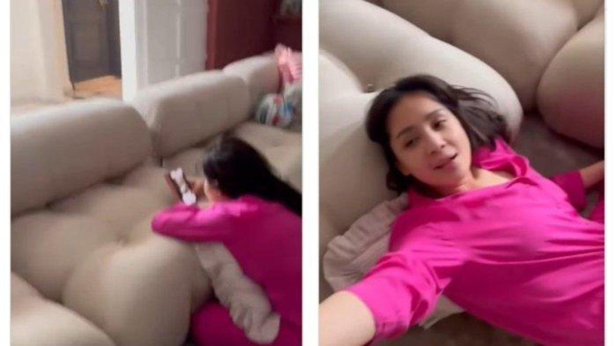 RAFATHAR ADUKAN NAGITA SLAVINA - Rafathar tampak merekam sendiri aksinya sambil berlari ke arah Nagita Slavina yang tengah bermain ponsel di sofa.