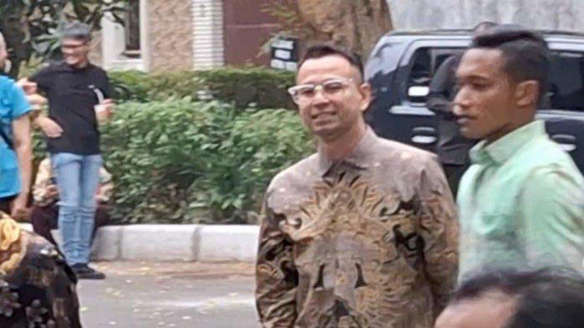 Raffi Ahmad - Publik figur Raffi Ahmad dipanggil Prabowo Subianto ke kediamannya, suami Nagita didapuk bakal jadi wakil menteri di kabinet Prabowo Gibran.