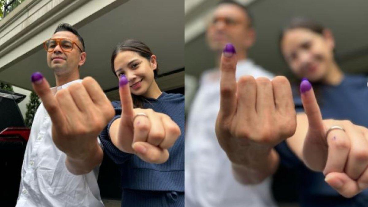 Raffi Ahmad dan Nagita Slavina tunjukkanjari bertinta tanda sudah nyoblos