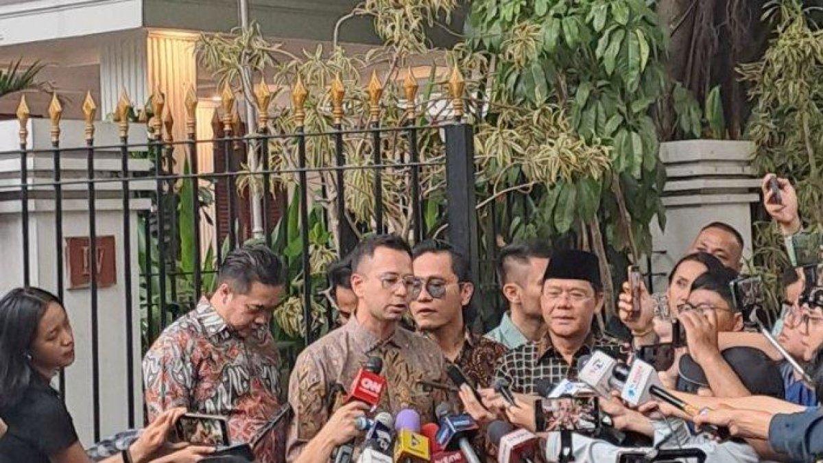 Raffi Ahmad terkenal sebagai sosok publik figur yang multitalenta.