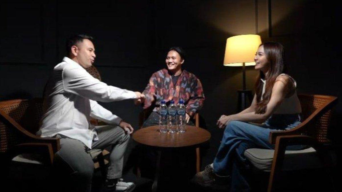 Raffi Ahmad menawarkan diri jadi MC di pernikahan Rizky Febian dan Mahalini tanpa dibayar.