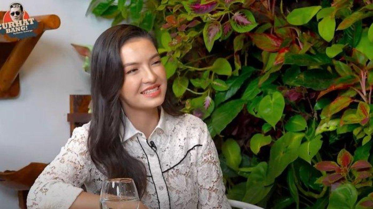 Raline Shah mengungkap alasannya klarifikasi soal isu menikah dengan CEO Coinbase, Brian Armstrong.