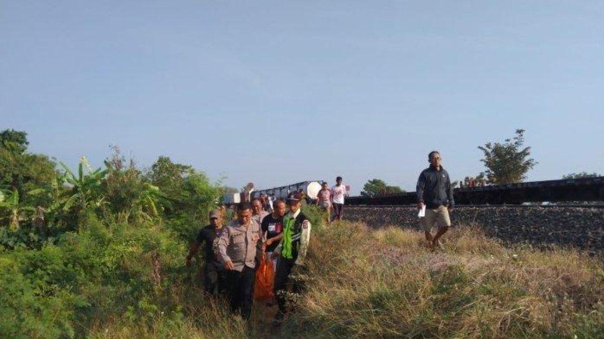 Remaja di Indramayu tertabrak kereta saat tengah membuat konten