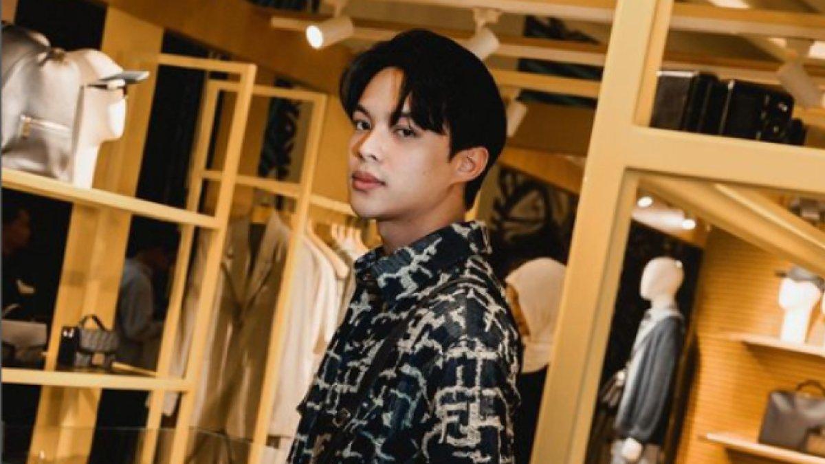 Rey Mbayang berikan support moril ke Wanda Hara