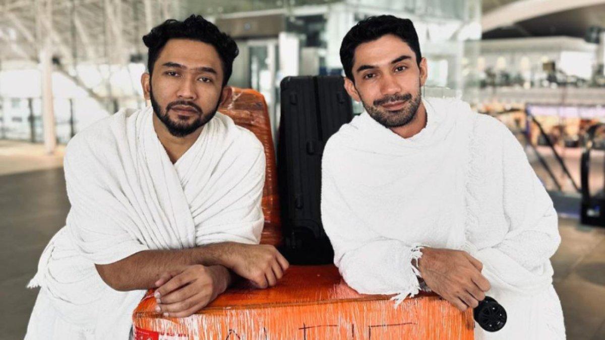 Reza Rahadian dan Alfie Alfandy saat di Tanah Suci