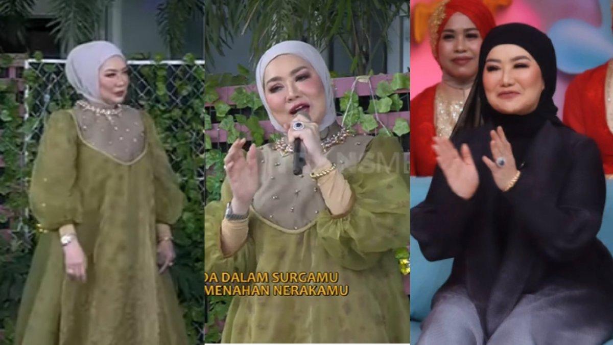 Reza memakai hijab saat tampil di program televisi