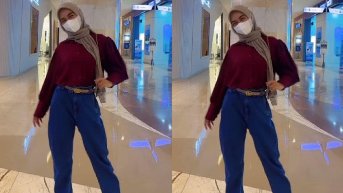 Ria Ricis tampil berani kenakan jeans