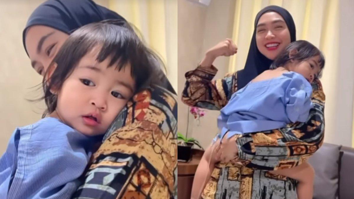 Ricis menggendong Moana yang tampak lemas.