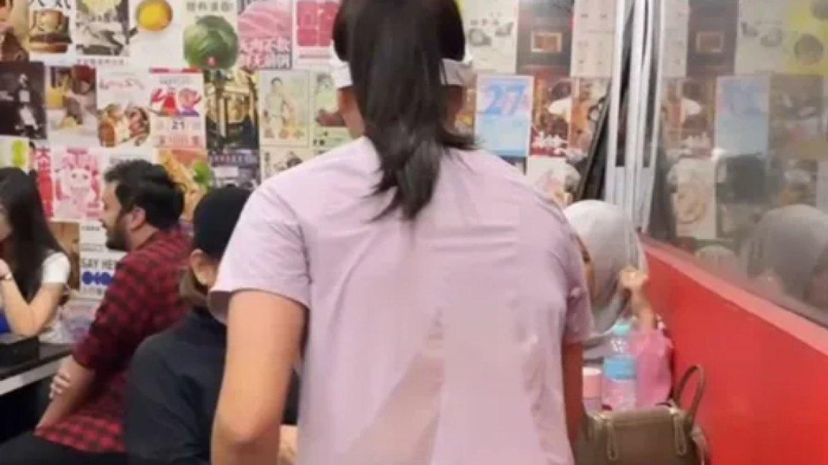 Ririn Ekawati tak gengsi layani pelanggan bak pramusaji