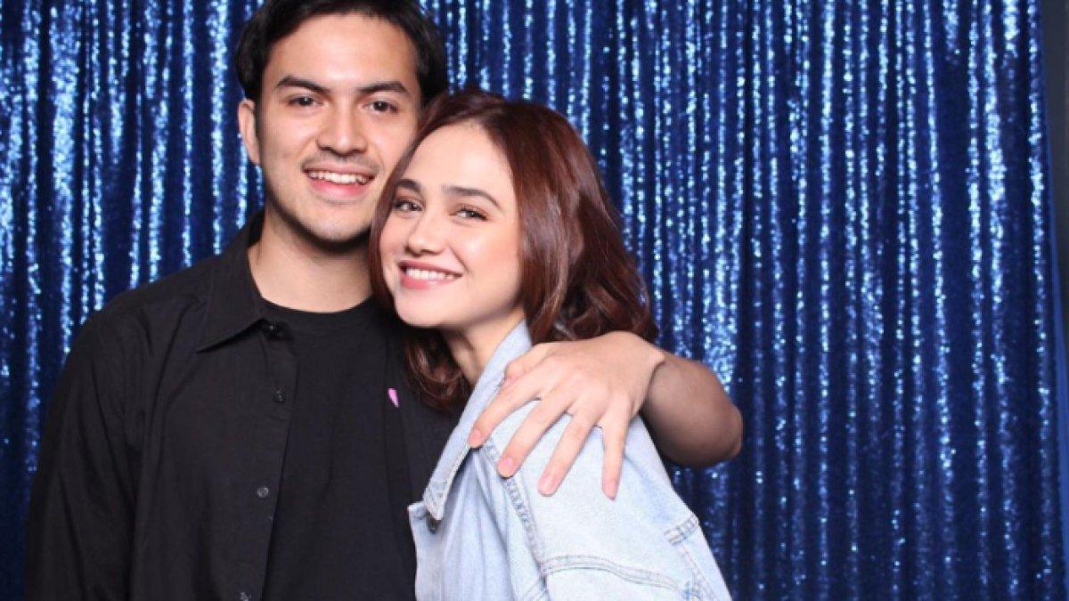 Syifa Hadju dikabarkan terlibat cinta lokasi dengan aktor Rizky Nazar.