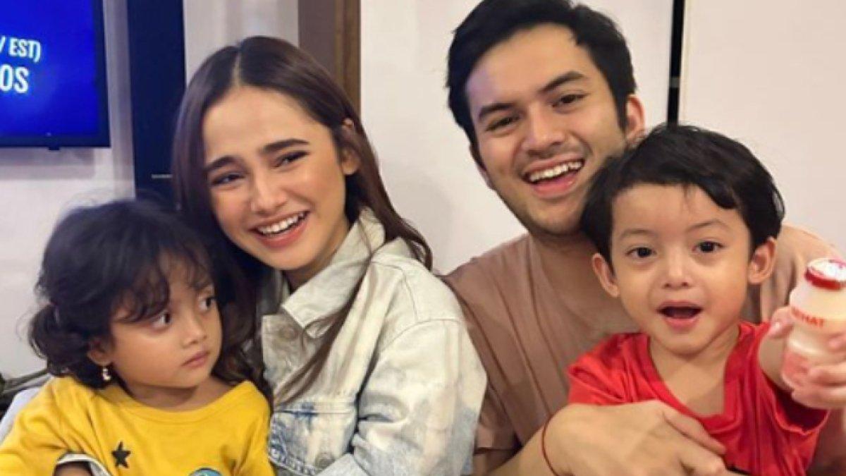 Rizky dan Syifa sama-sama menyayangi anak kecil.