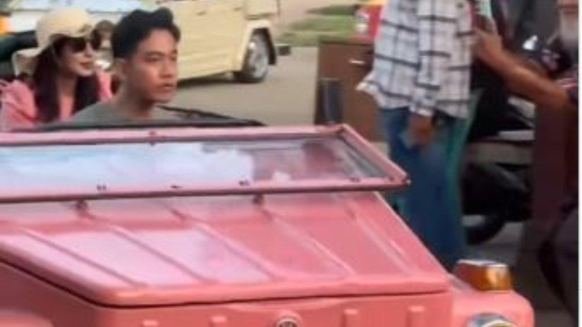 SELVI ANANDA LIBURAN KE BOROBUDUR - Sekitar pukul 15.24 WIB, rombongan Gibran tiba di Kampung Seni Borobudur (KSB). Ia datang bersama istrinya, Selvi Ananda, serta kedua anaknya, Jan Ethes Srinarendra dan La Lembah Manah. 