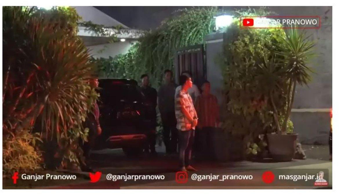 RUMAH 2 LANTAI SELVI ANANDA - Rumah pasangan Selvi Ananda dan Gibran Rakabuming Raka terletak di Kelurahan Sumber, Banjarsari, Kota Solo, Jawa Tengah.