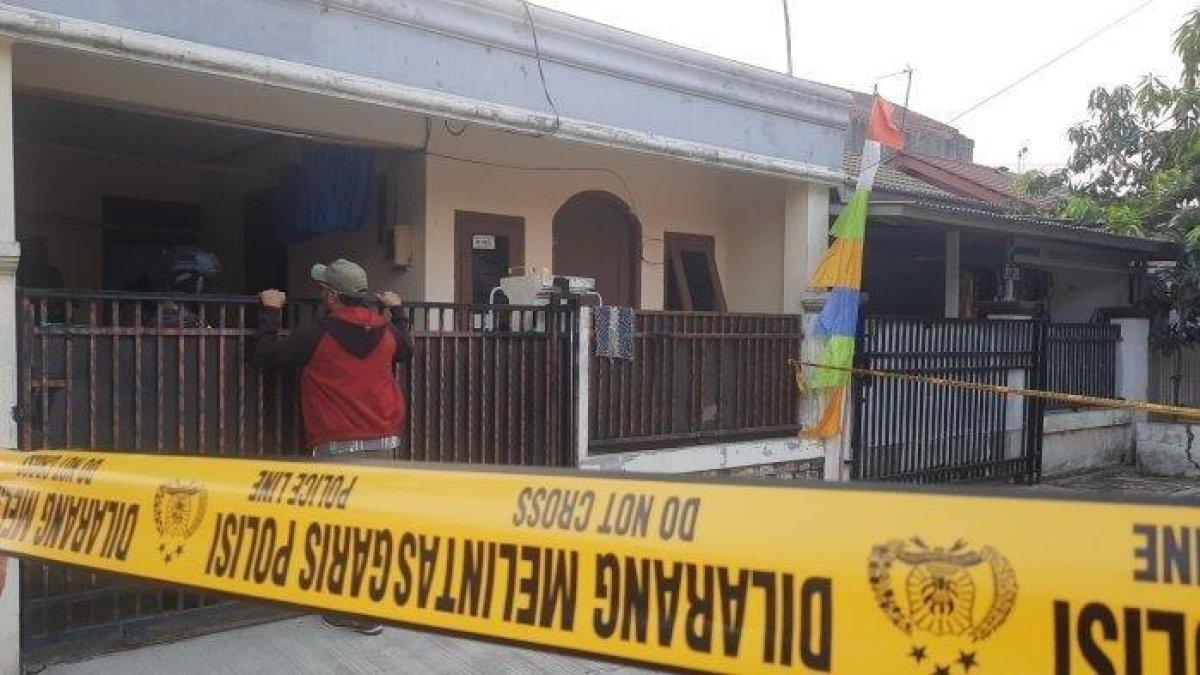 Rumah terduga teroris berinisial DE di Perumahan Pesona Anggrek Harapan, Bekasi Utara, Senin (14/8/2023).