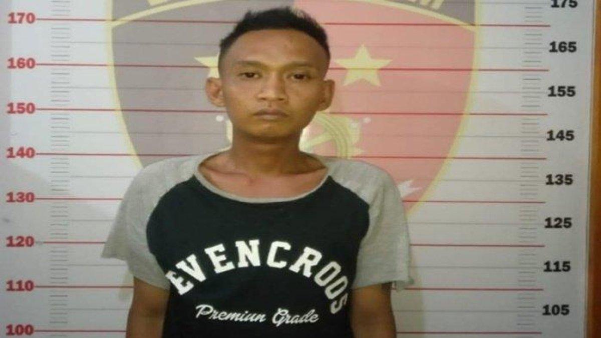 SA alias Deby (25) tersangka pencuri barang milik guru pesanteren berhasil ditangkap Tim Opsnal Unit Reskrim Polsek Baturaja Timur di sebuah panti pijat jalan lintas Kecamatan Baturaja Timur.