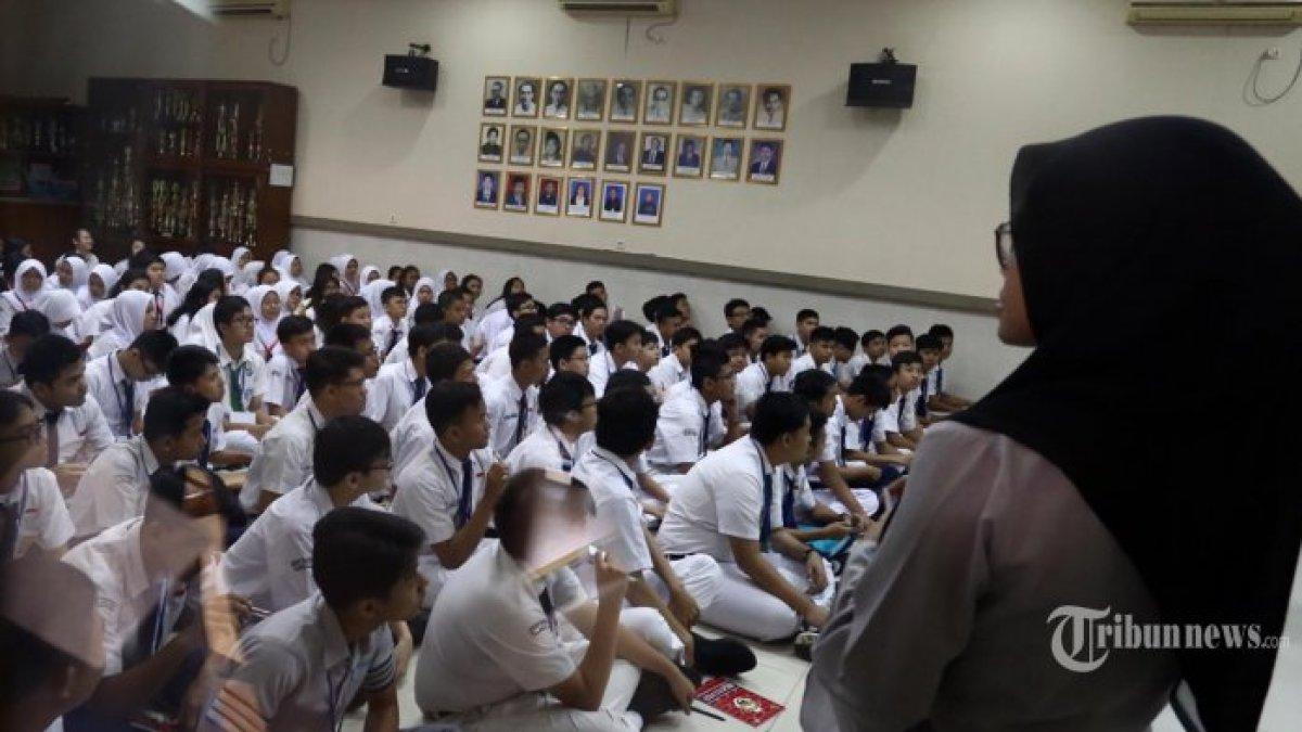 Berikut ini contoh kesan dan pesan untuk kakak OSIS MPLS