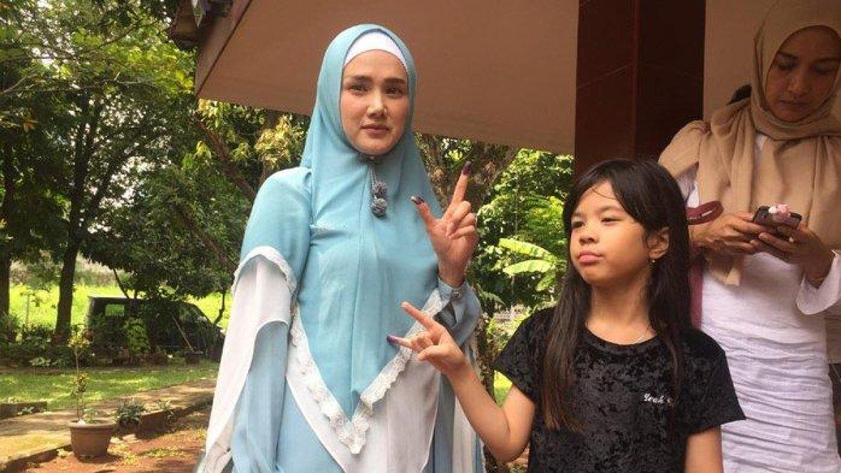 Safeea memiliki nasih kelam di awal kehadirannya di dunia. 