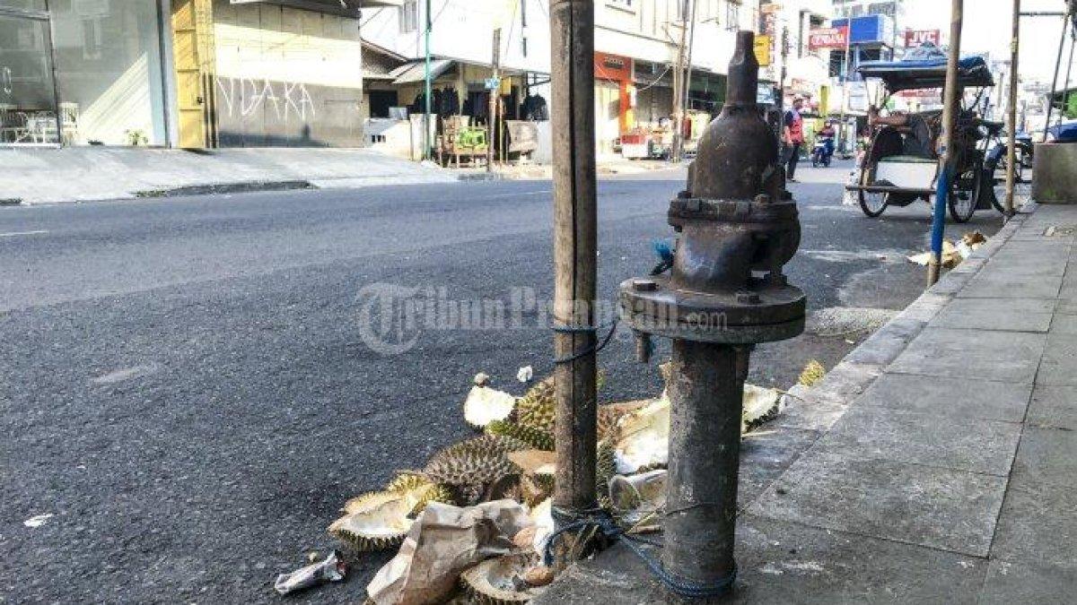 Salah satu hidran di ruas jalan yang ada di Kota Tasikmalaya, Jawa Barat tampak tidak terurus