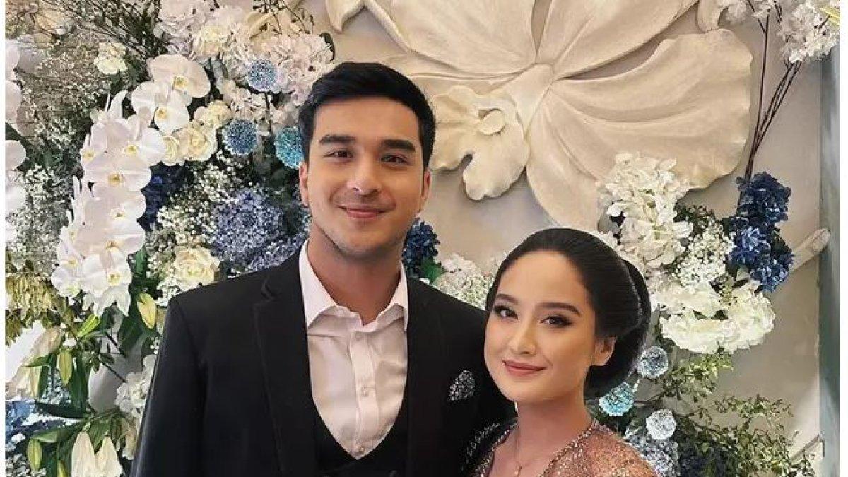 Salshabilla Adriani tampil menawan sebagai bridesmaid di pernikahan Anggika Bolsterli dan Omar.