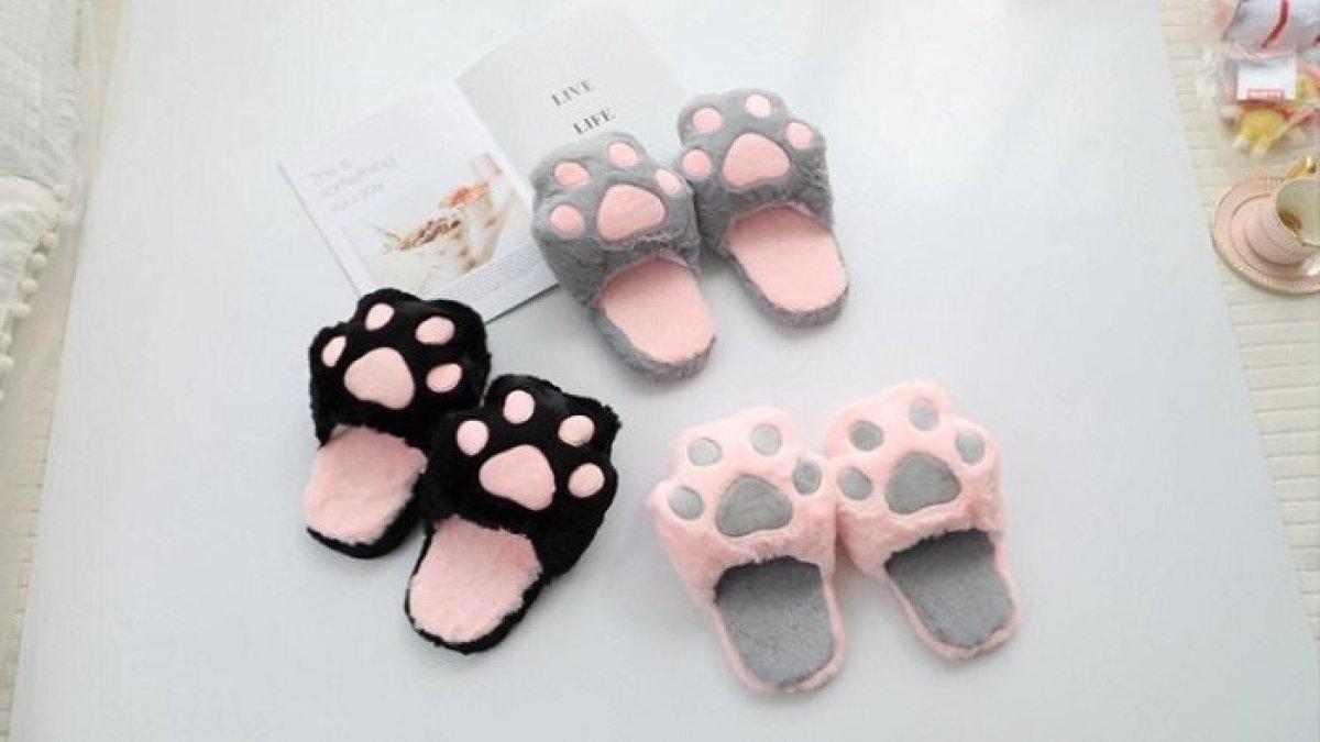 Sandal berbulu.