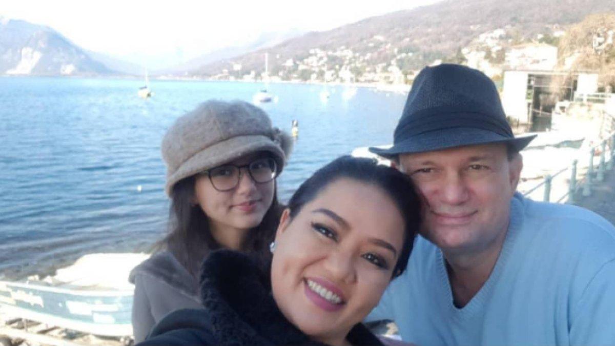 Sarah Menzel bersama orangtuanya